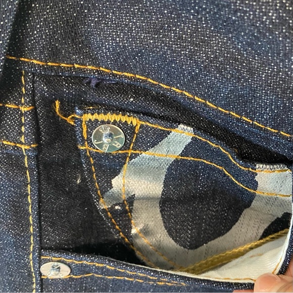 TRUE RELIGION Billy Dark Wash Painted Silver Logo Horseshoe Flap Pockets Jeans - Picture 5 of 15